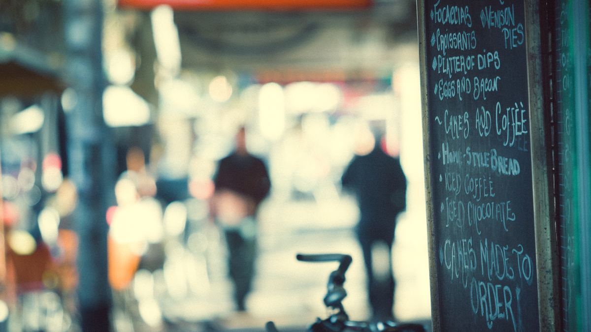 Kafe onunde menu tabelasi